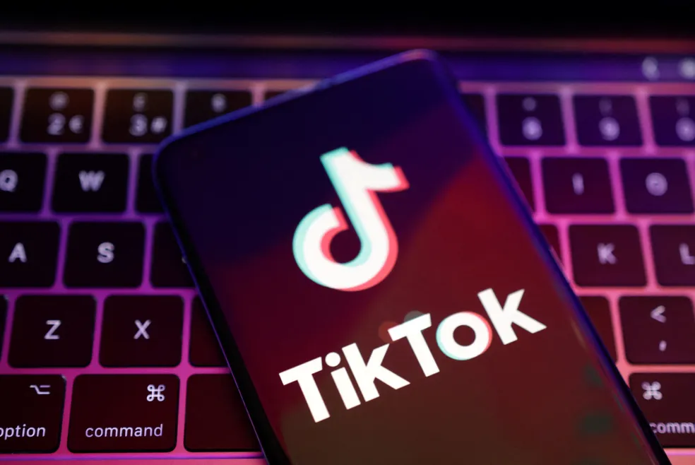Neste artigo, você vai descobrir como o algoritmo do TikTok funciona em 2025, o que mudou, e quais estratégias você pode usar para crescer de verdade.